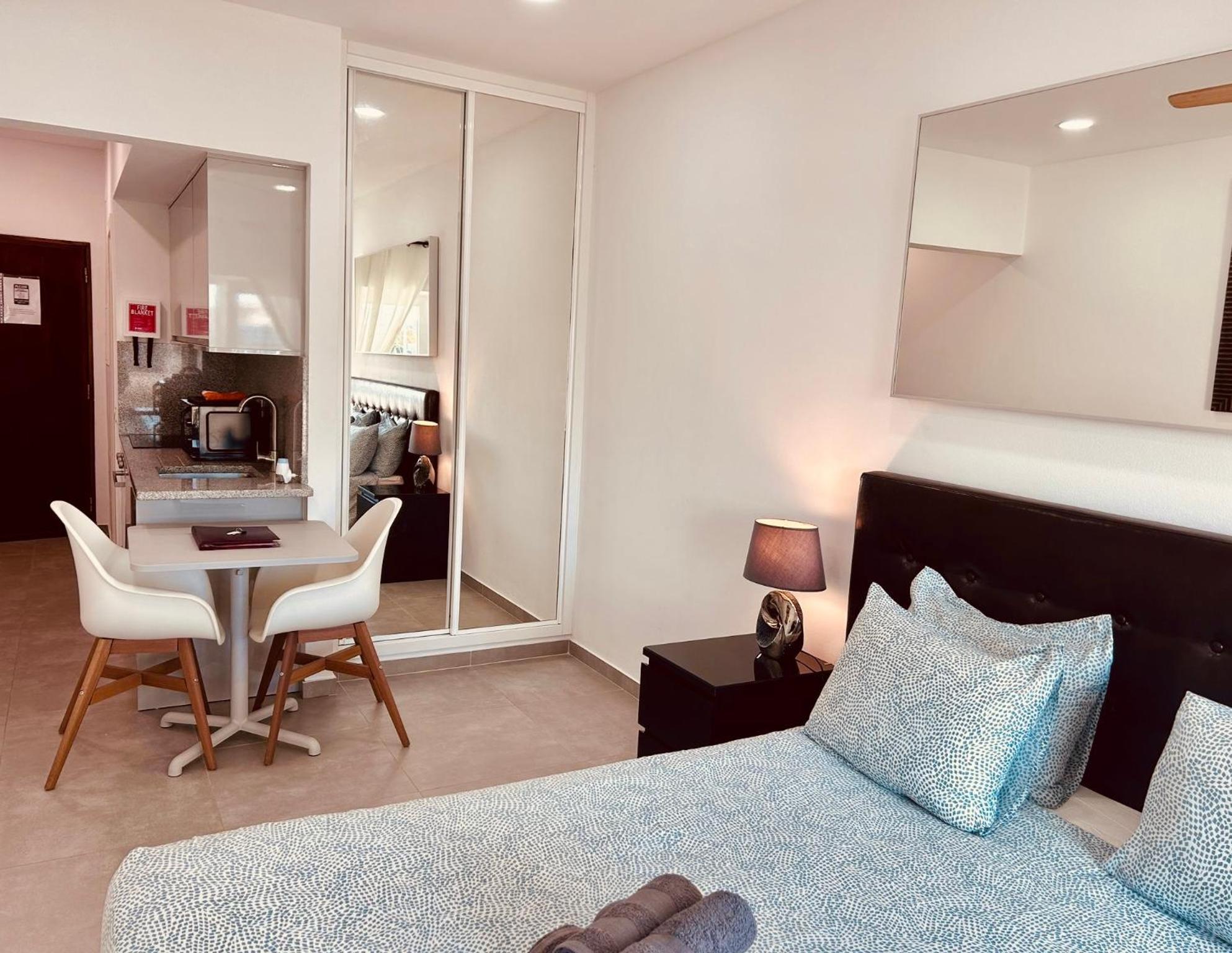 Central Lagos Apt With Marina Views Near Beaches Eksteriør bilde